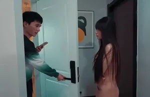 cho-co-hang-xom-tran-chuong-o-nho-vi-bi-chong-duoi-ra-khoi-nha