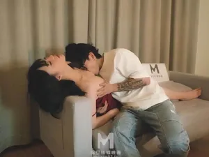 dua-nu-dong-nghiep-say-xin-vi-that-tinh-ve-nha-va-cai-ket